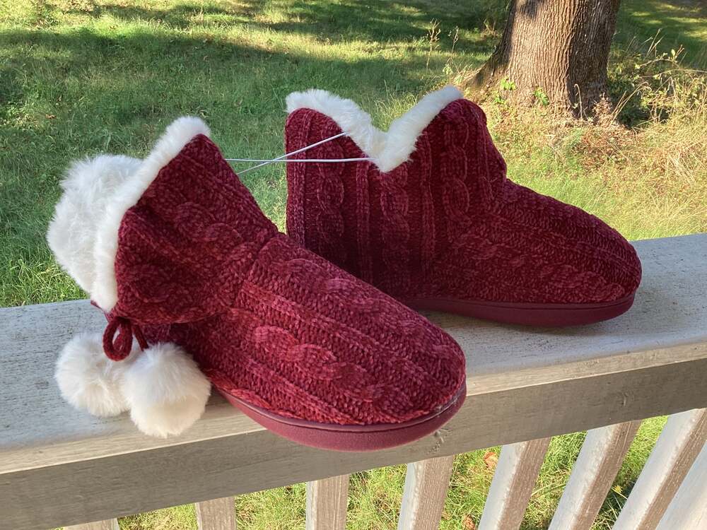 1915 NIP DL Womens-Warm-House-Bootie-Slippers Fluffy Cute For Winter Red Size 8